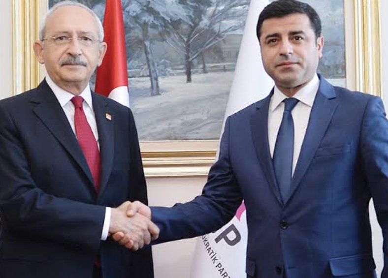 Rad_tek_bey's tweet photo. Helalleşicez derken, hevalleşiyorsunuz Kemal bey 🤣🤣
#chpkk https://t.co/w0WdYpxyte
