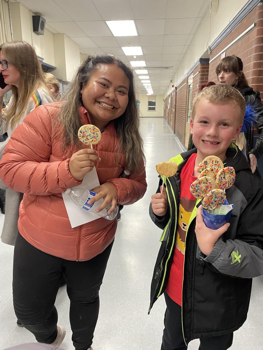 missthach tweet media