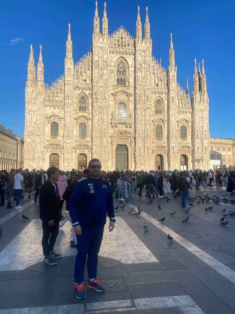 CoachVoyt's tweet photo. Amazing weekend in Milan 🇮🇹⚓! Grazie Mille @stefanpokorny and @Seamen_milano 🙌 for the opportunity to share our experiences @RV_Razorbacks 📚 at the #SeamenCoachesClinic . #coaching #nflpl #football #erimagfl #elf https://t.co/Dg4oyornyE