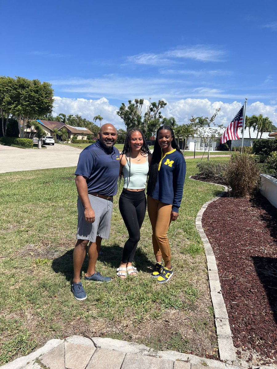 Thanks for the home visit! <a href="/COACH_RYLAND/">Charnay Ryland</a> @CoachRajewsky <a href="/UMichTrack/">Michigan Track & Field / Cross Country</a>