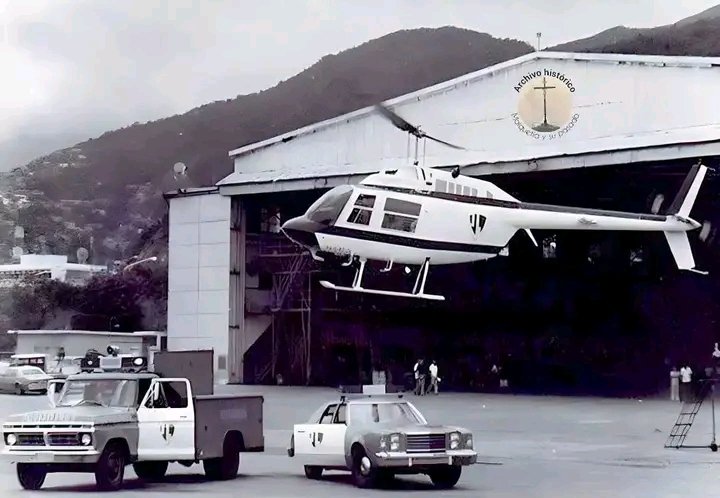 Venerotor's tweet photo. Aeropuerto de Maiquetía #LaGuaira año de 1978
.
Helicóptero Bell 206 Ranger 206 matrícula YV-0-PTJ1 junto a unidades de tierra de la antigua Policía Técnico Judicial #PTJ
📷: @maiquetia_y_su_pasado
-
#Chopper #Helicopteros #Venerotor #QAP #YVOPTJ1 #Bell206 #Ranger #CTPJ #CICPC https://t.co/vKdwLnVuzm