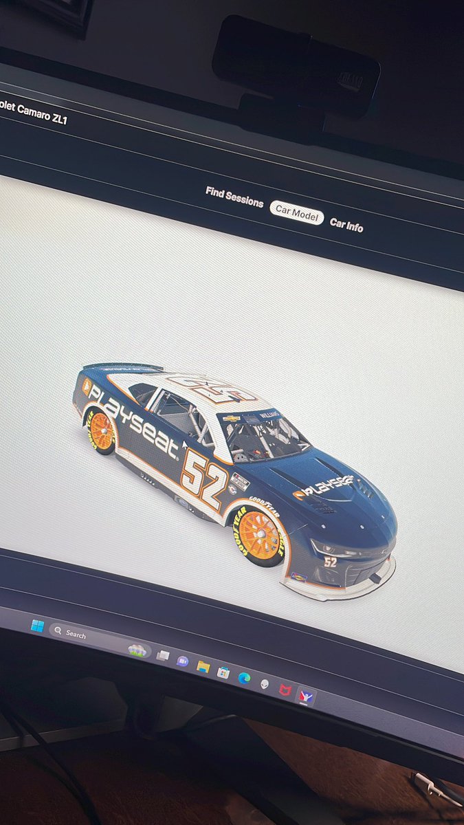 Timbodini's tweet photo. What you think about this sick paint job @PlayseatGlobal https://t.co/jKMCEDOmXO