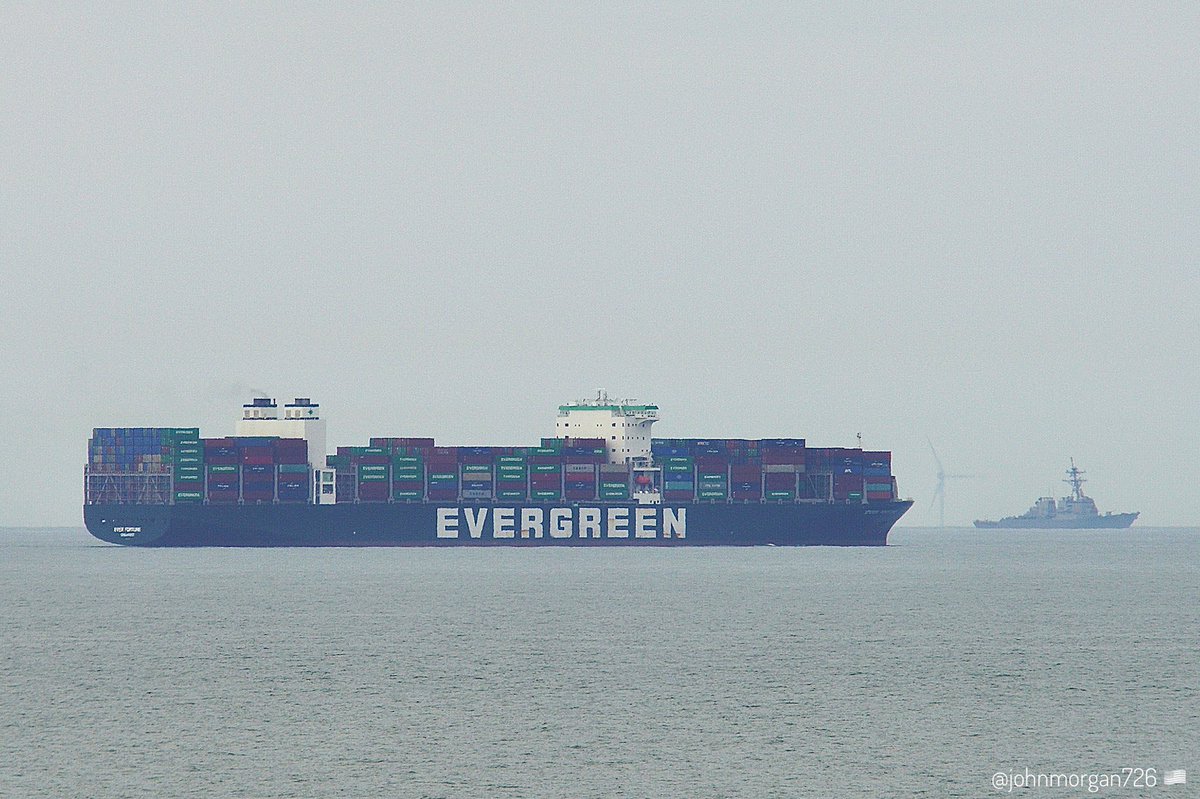 At 334 meters sailing under the flag of Singapore 🇸🇬 the #EverFortune IMO:9850563 F-class #ContainerShip leaving Baltimore, Maryland to anchor until tomorrow before coming into Norfolk, Virginia. And in the background the #USSLaboon DDG-58 🇺🇸 conducting continuous turns to port.