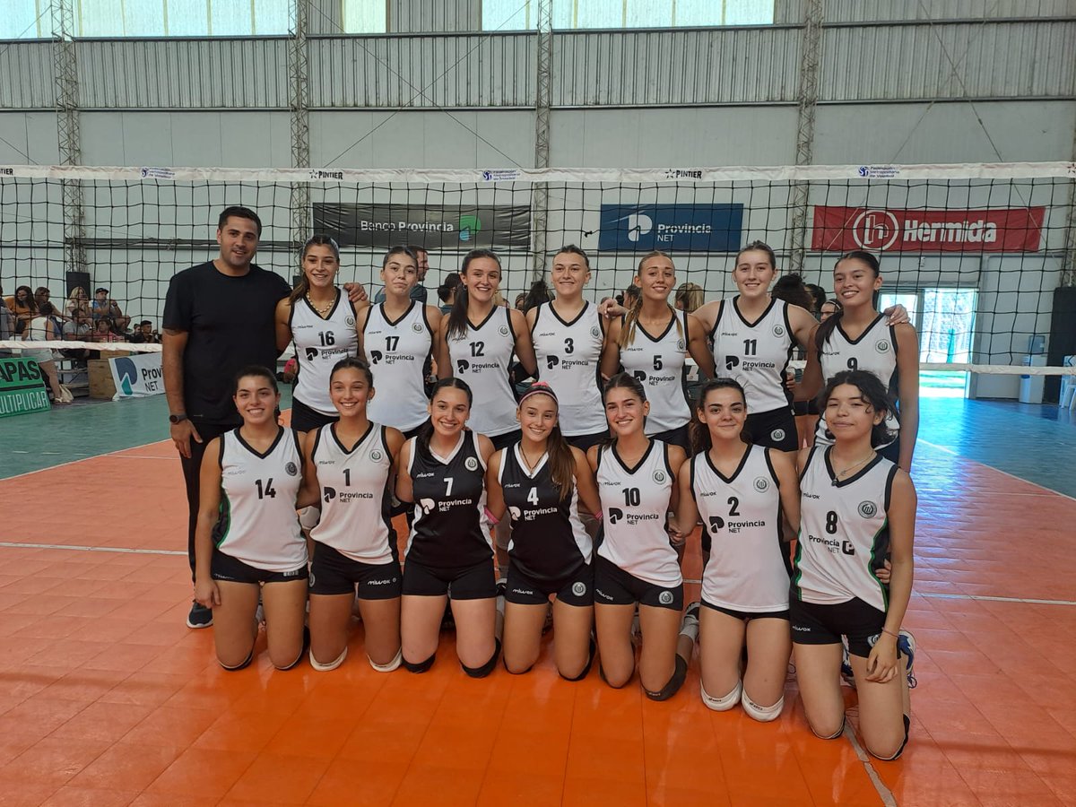 #LasGuapitas debut en casa en la tira A del Torneo Metropolitano de Interiores.  Exitos para Celina Barbero, Ezequiel Debasa y Julieta Maresca que serán los nuevos entrenadores de esta esta tira. 💪💚
Hoy, el rival es UNLAM.