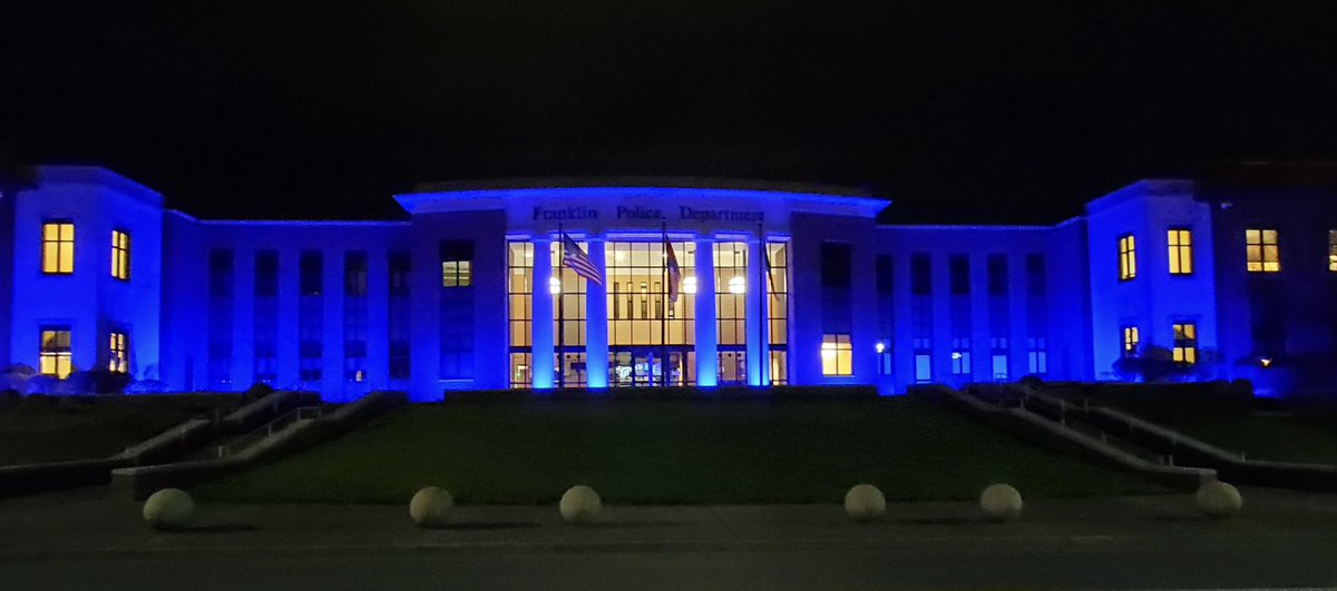 FranklinTNPD's tweet photo. A year ago today was the unexpected last for our friend and fellow-officer #JeffCarson. Everyone should have a friend like Jeff. We’ll never forget him, and will light up Headquarters in blue tonight to remember him. https://t.co/VNawlHz0WI