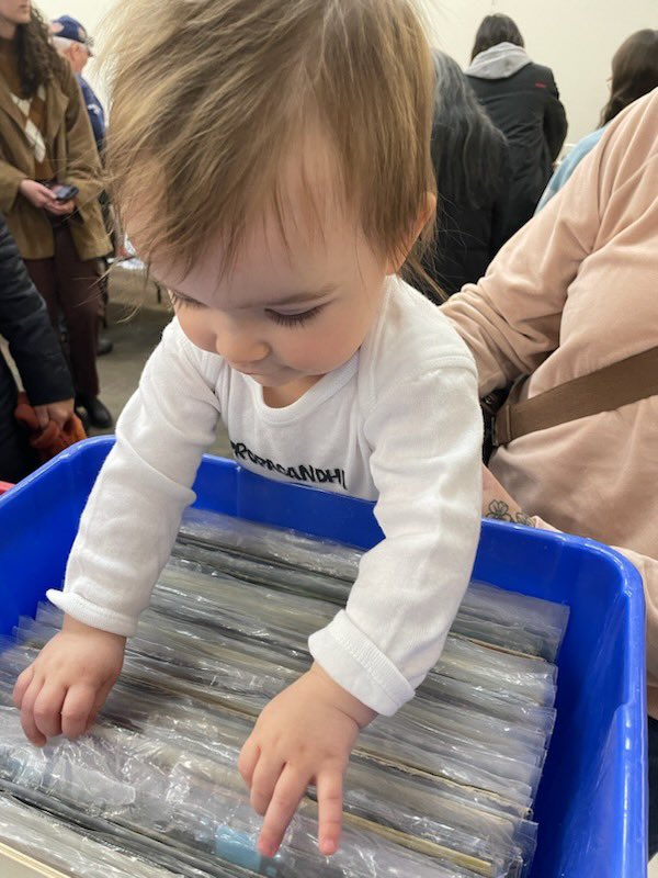 thisprairiegirl's tweet image. Lookin thru racks with my lil bestie. #winnipeg #music #records #market