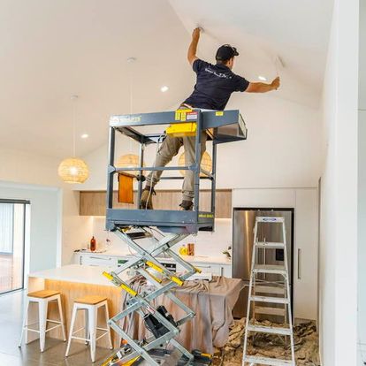 MiniliftsInc's tweet photo. Beautiful day for a spot of painting? Why not? How easy does this look! No ladders, no scaffolding. Easy as. #MoneyintheBank #Minilift #PortableLift #MondayMotivation #ElevatedWorkPlatforms https://t.co/8no5HVikzS