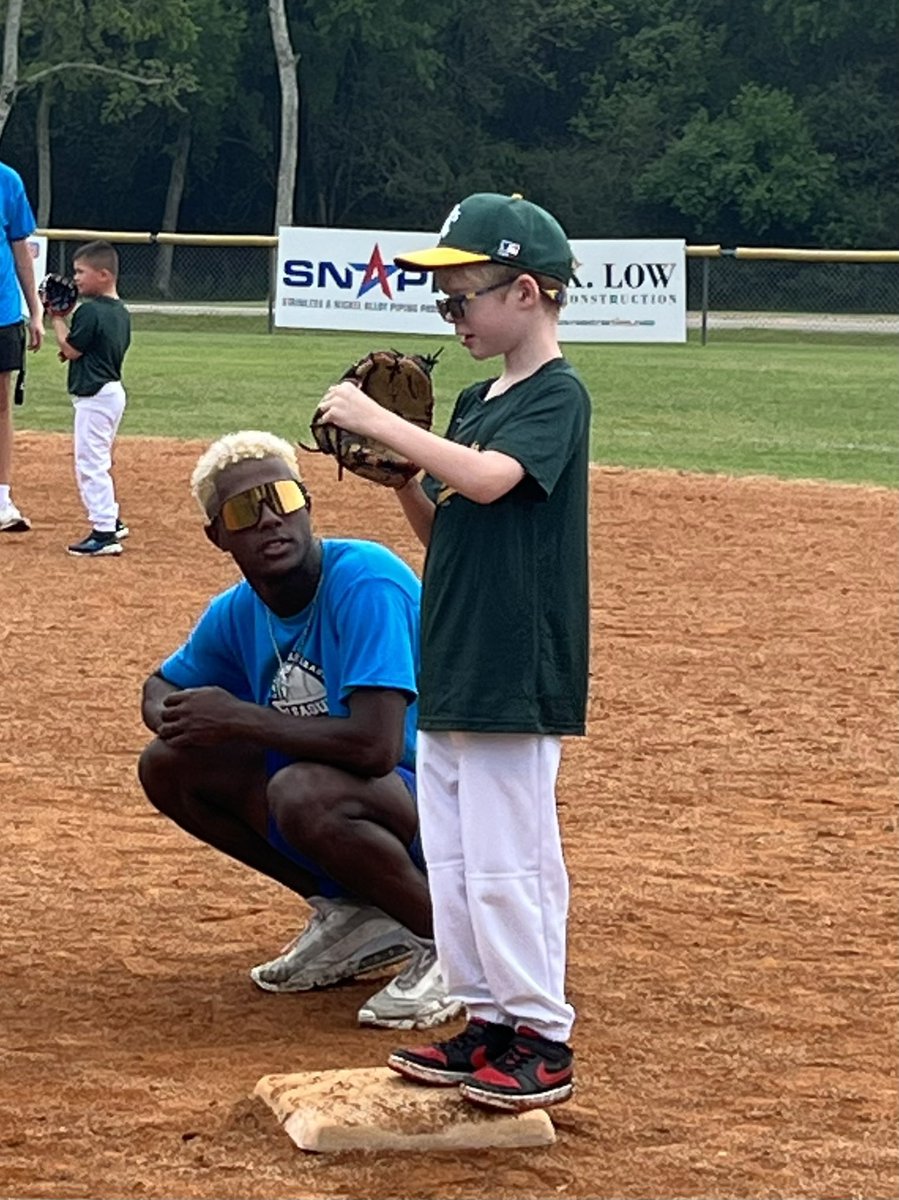 AHSDawgbaseball's tweet photo. Such a great day out at Lamarβs League of Champions this afternoon. A few of our Varsity boys are out on the field volunteering to help these amazing kids learn the sport! @AydenBeer @tylerch42 @JacobWinkler19 @DylanChristie22 https://t.co/mmLF1dH43R