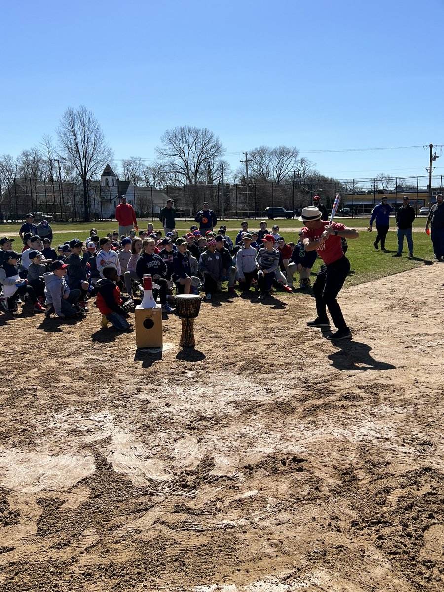 davidrifkin's tweet photo. If you have kids &amp; @coachballgame is in your town, regardless of level, don’t miss it! He teaches the kids everything that’s great about the game in such fun way. #Attaboy #TheSandlot #LMan https://t.co/sQSshe8hnE
