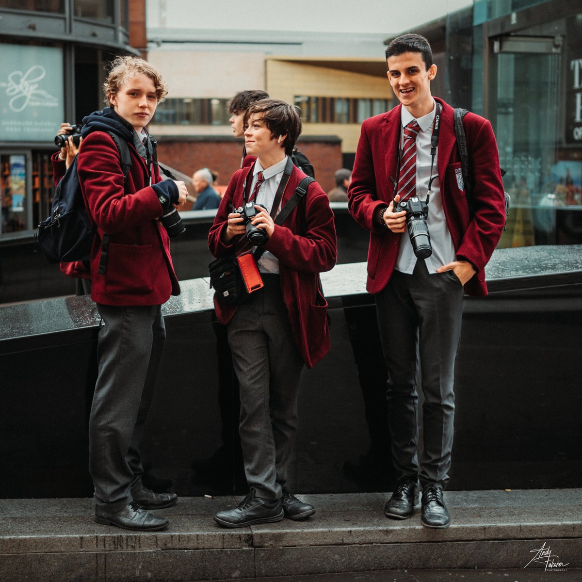 The next generation of street photographers. Great to see this Glasgow school keeping the art of photography alive. 
#glasgow #VisitGlasgow #streetphotography #streetphotographer