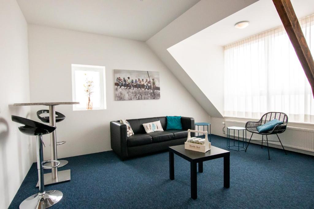 Wij zijn voor Parkstad City Hotel op zoek naar een nieuwe medewerker #housekeeping / #schoonmaken (10 a 20 uur per week). Zorg je graag voor een schone en nette kamer voor onze gasten?  Wij zoeken jou! Graag je reactie via info@parkstadcityhotel.nl
#parkstad #hotel #vacature