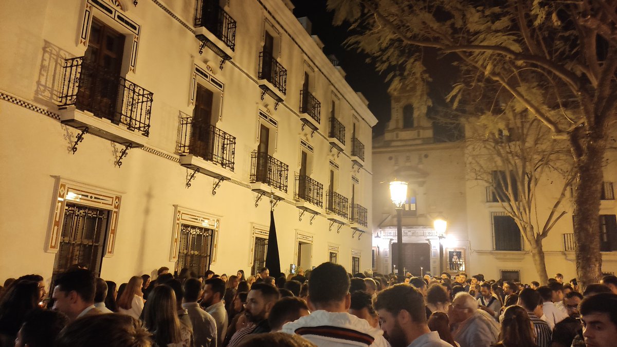 sevillaclick's tweet image. Via Crucis Jesús Despojado. Ya parece Domingo de Ramos... @Jesus_Despojado #ViaCrucis #JesusDespojado #Sevilla #Sevillahoy #Molviedro #26M #CuaresmaEnSevilla