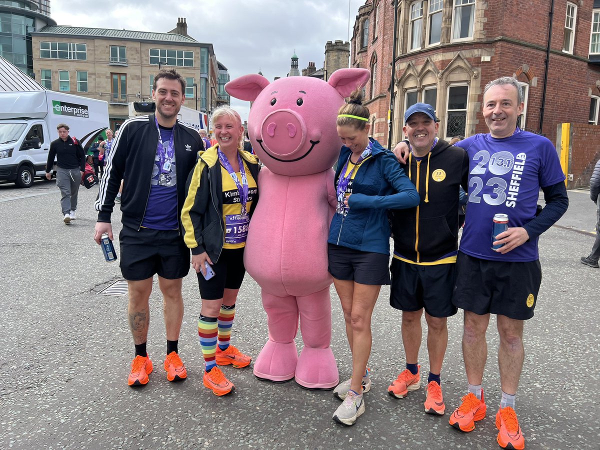 KimmyStriders's tweet photo. This βmayβ have been #kimberworthstriders favourite part of the #sheffieldhalf @runforall @marksandspencer #percypig https://t.co/sWlBC8qmKS
