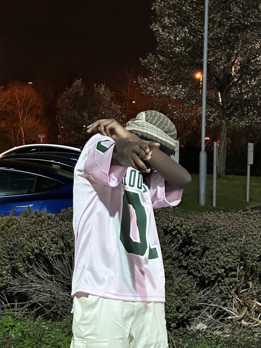 Eezzy 🧸 tweet media