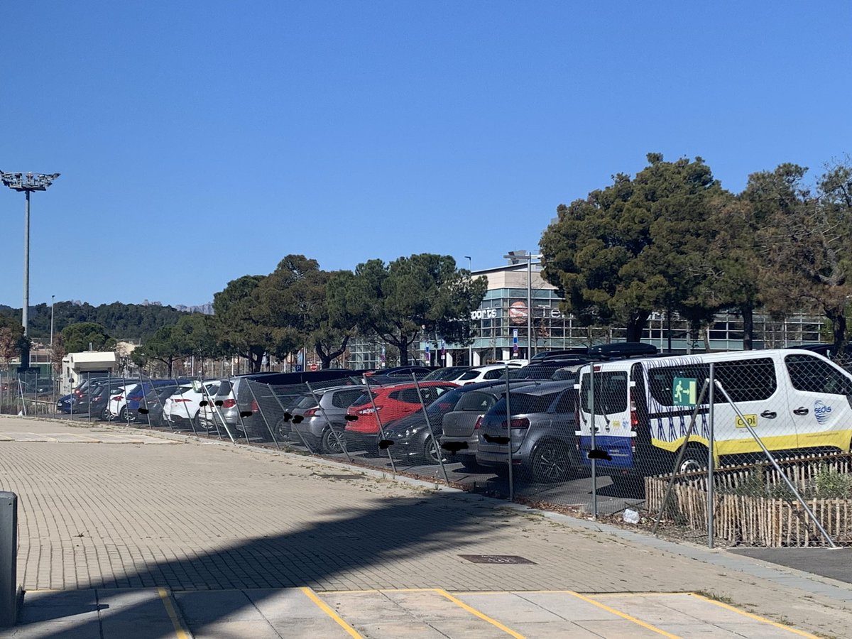 glomadi99's tweet photo. Soc autocaravanista i de Terrassa, i sento vergonya del incivisme i del poc respecte que tenim els ciutadans pels espais que els ajuntaments posen a disposició d’aquest món. Àrea d’autocaravanes de Terrassa, ocupada sempre per vehicles no autoritzats. @jordi_ballart @ajterrassa https://t.co/9McPS6ZDAk