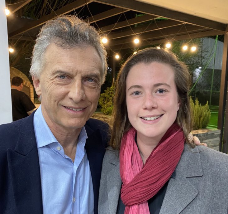 Los líderes inspiran, apuestan al futuro, crean posibilidades. Son pilares en la turbulencia y templanza en la prosperidad. Toman decisiones pensando en lo colectivo sobre lo personal entendiendo que la grandeza habita en el amor por lo que nos trasciende. Gracias <a href="/mauriciomacri/">Mauricio Macri</a>