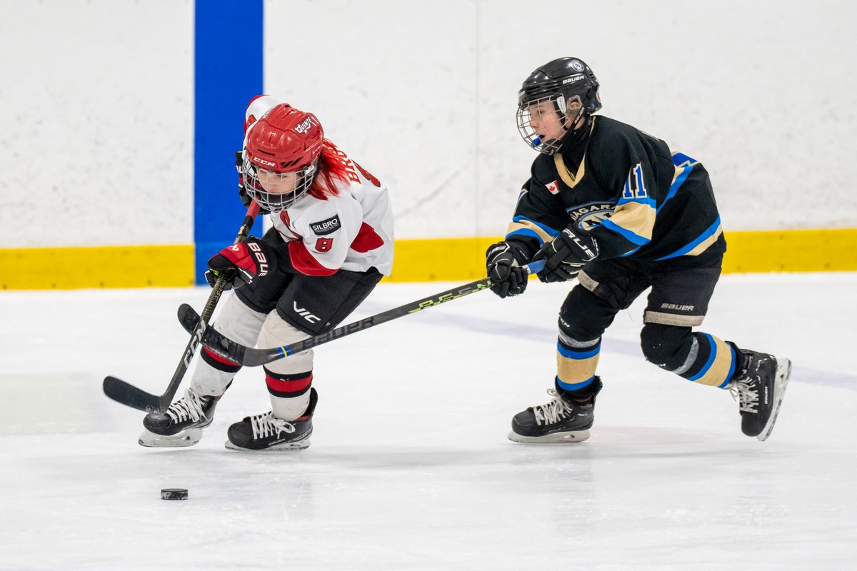 HometownHockey's tweet photo. Exciting #RedHats semi-final action from the #OMHA U10, U11 and U18 AAA Championships presented by @GetCracking! https://t.co/Qo6q3dxYoX