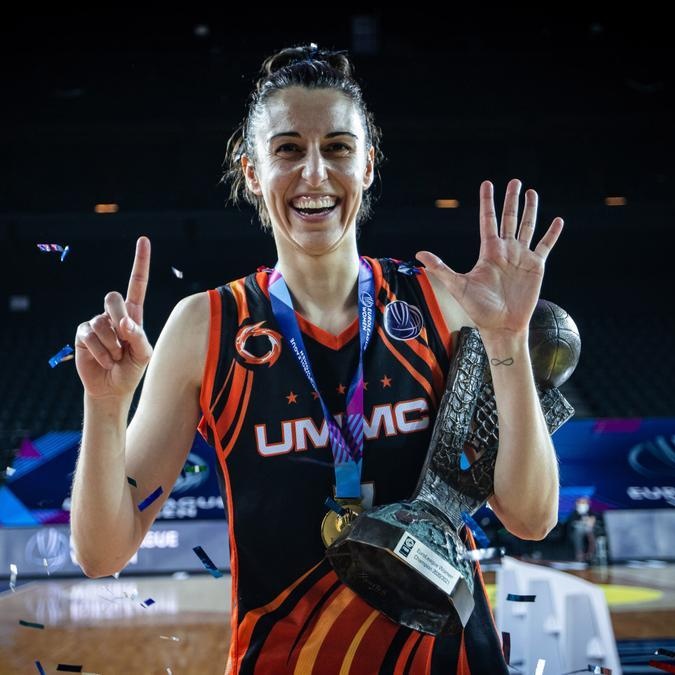 𝐋𝐚 𝐡𝐢𝐬𝐭𝐨𝐫𝐢𝐚 𝐝𝐞 𝐀𝐥𝐛𝐚 𝐓𝐨𝐫𝐫𝐞𝐧𝐬 🧡

La niña de Binissalem que se convirtió en una leyenda que ha ganado 6 Euroligas.

Te la cuento 🧵⬇️