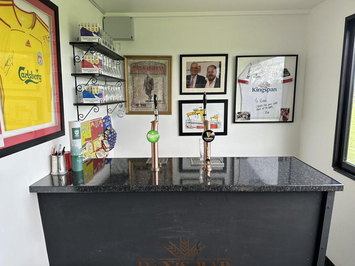 rogerwilliama's tweet photo. Anyone fancy a pint in Dans bar? The view is ok. 👌 https://t.co/t7fUgxFq6f