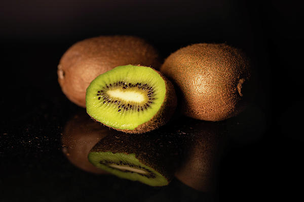 valontarinat's tweet photo. New artwork for sale! - "Fresh kiwi" - https://t.co/vIDlVrXQKQ @shoppixels https://t.co/LPz4RBm2bt