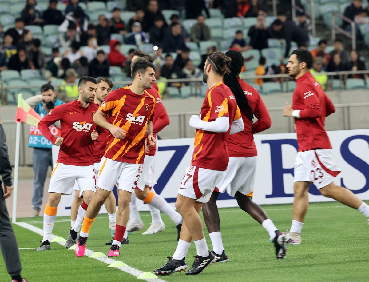 GalatasaraySK's tweet photo. 📸 Isınmadayız. #QFKvGS https://t.co/DFnPPjCW6J