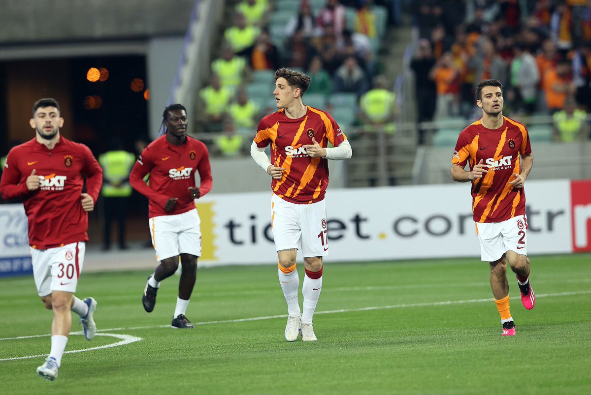 GalatasaraySK's tweet photo. 📸 Isınmadayız. #QFKvGS https://t.co/DFnPPjCW6J