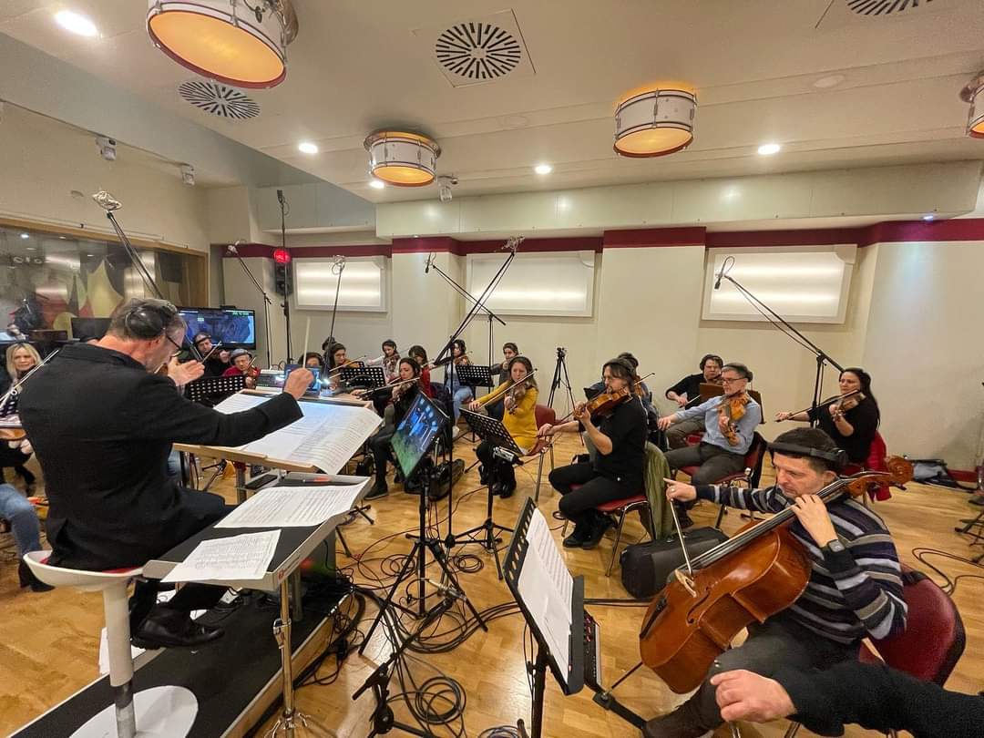 fictionmediaset's tweet image. Giornate di lavoro alla #DigitalRecords per la colonna sonora de #LaVoceCheHaiDentro. Maestro  e orchestrazioni #AndreaGuerra e #LucaSalvadori. Grazie a #lenotedipoldina, a #RomaFilmOrchestra e al coordinamento di #angelogiovagnoli e #DigitalRecordsItalia.