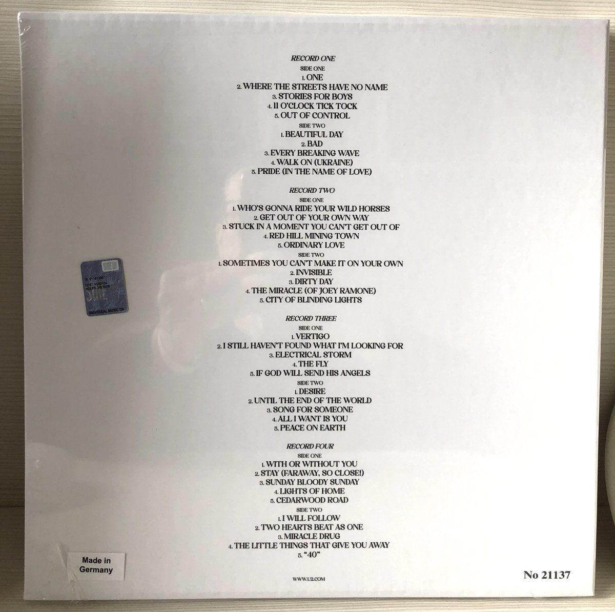 u2shark's tweet photo. @u2 My collections! Finally arrived "Songs Of Surrender" #U2 #SongsOfSurrender #deluxe #limited #ediction #blackvinyl #crystalclearvinyl #numberedcollection #U2NewsIT #Bono #TheEdge #AdamClayton #LarryMullenJr https://t.co/4jc8NHsRoj
