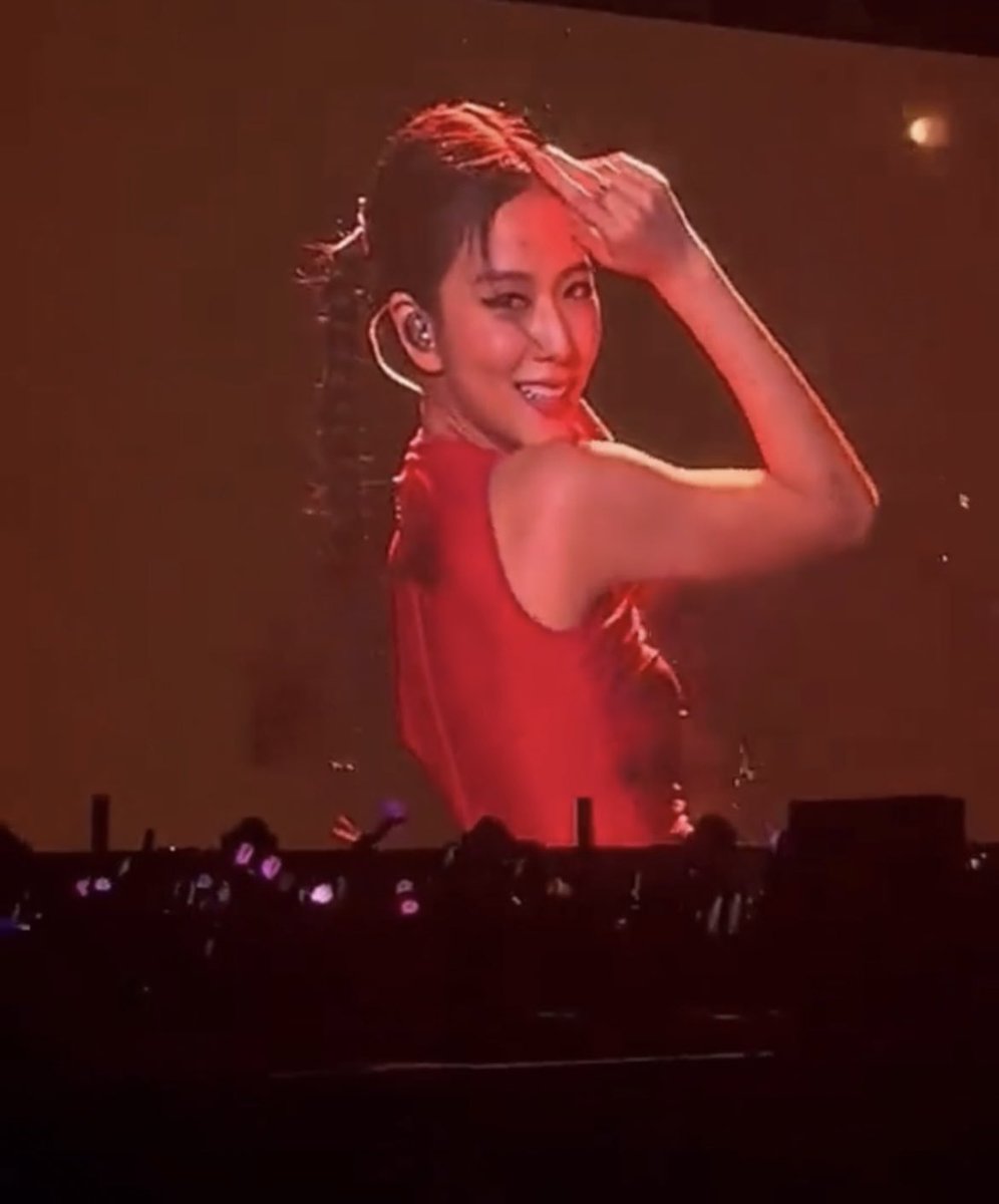 jisoogaIIery's tweet photo. slayed her last performance of liar https://t.co/DlEh4vXwdO