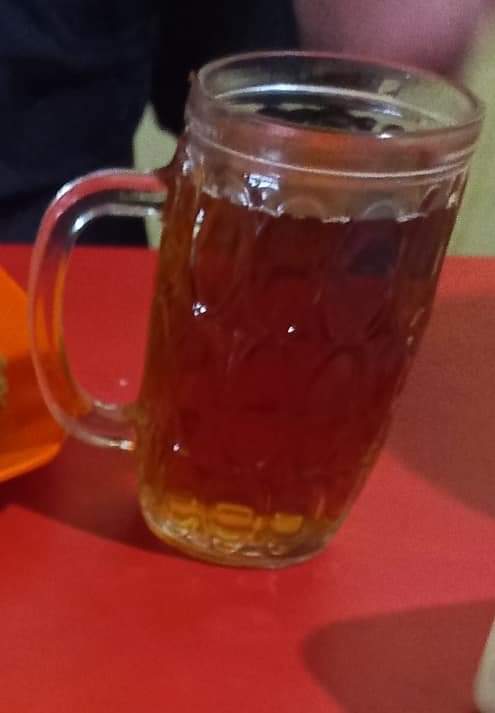 EfendiMs7's tweet photo. Ditemani  segelas teh manis....biar tak sendiri sepi....lumayan sedikit manis....dan plong server e https://t.co/k6MitM5EVG