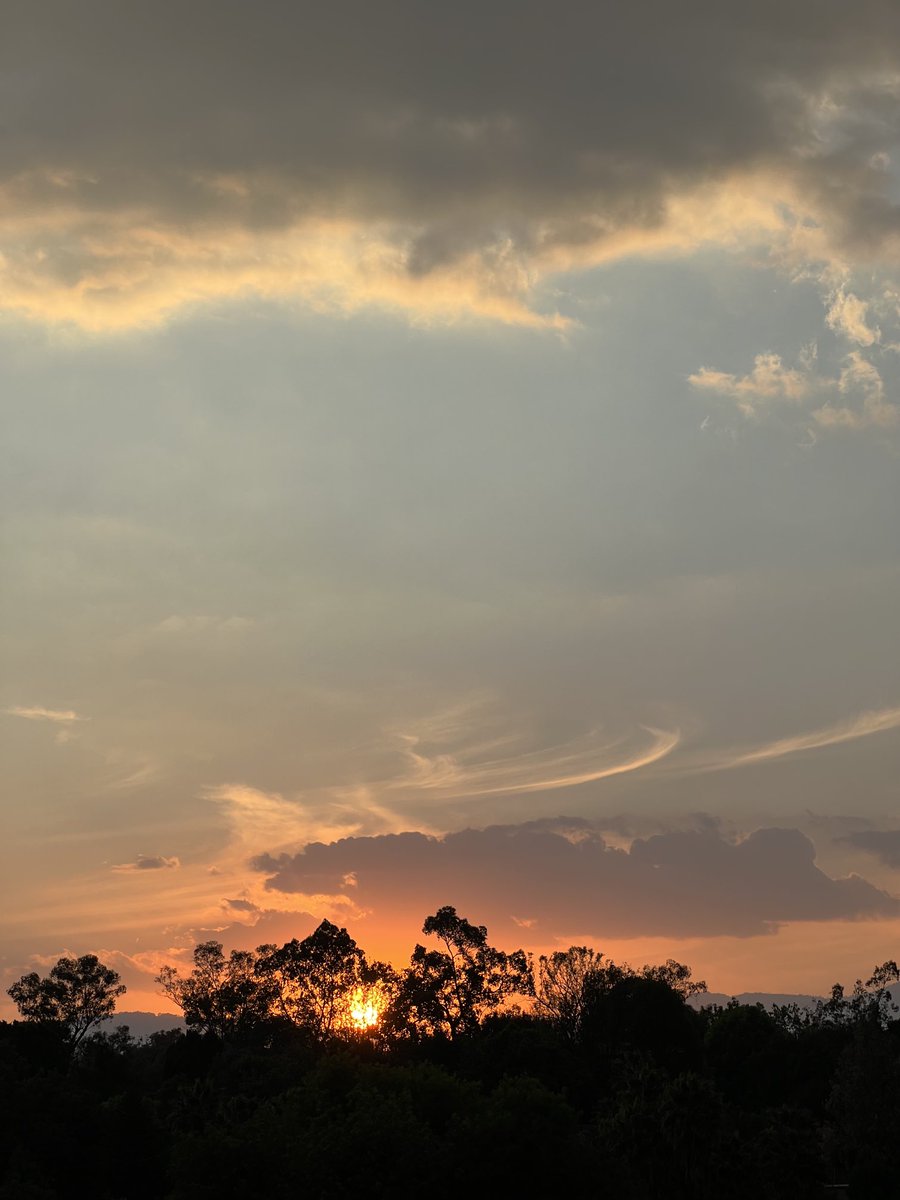 manuelarangoa's tweet image. Cada atardecer nos deja con la tarea de construir un mejor mañana, personal y colectivo.