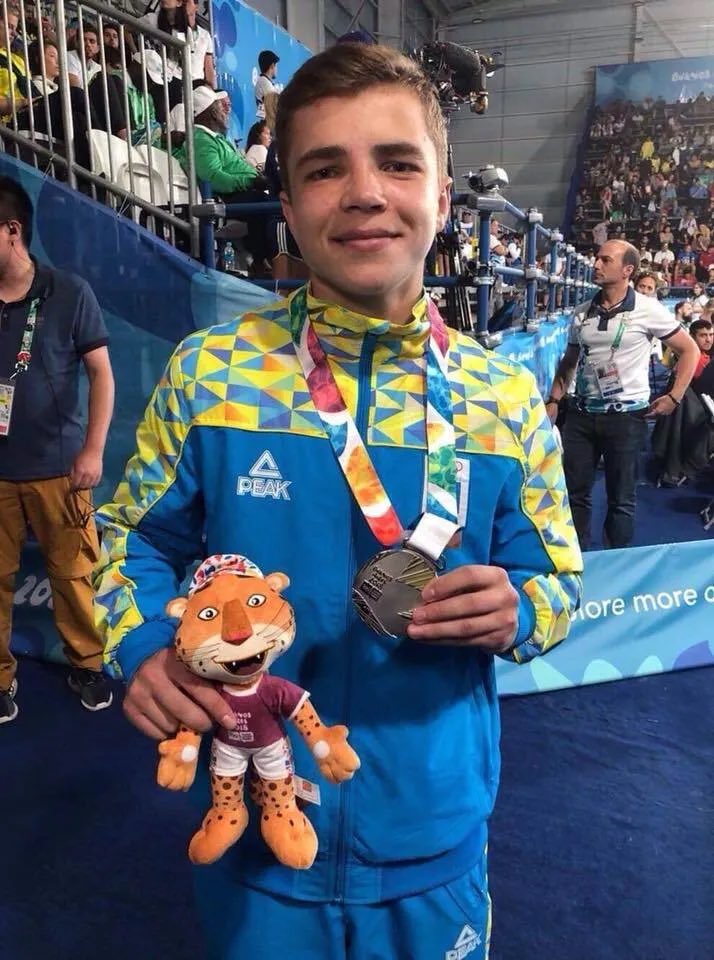 visegrad24's tweet image. 22-year-old European boxing champion Maksym Galinichev has been killed in battle against the Russian Army near Kreminna.

He won silver at the Summer Youth Olympic Games in Buenos Aires in 2018.

This is why Russian athletes must be banned from the 2024 Paris Olympics

RIP Maksym
