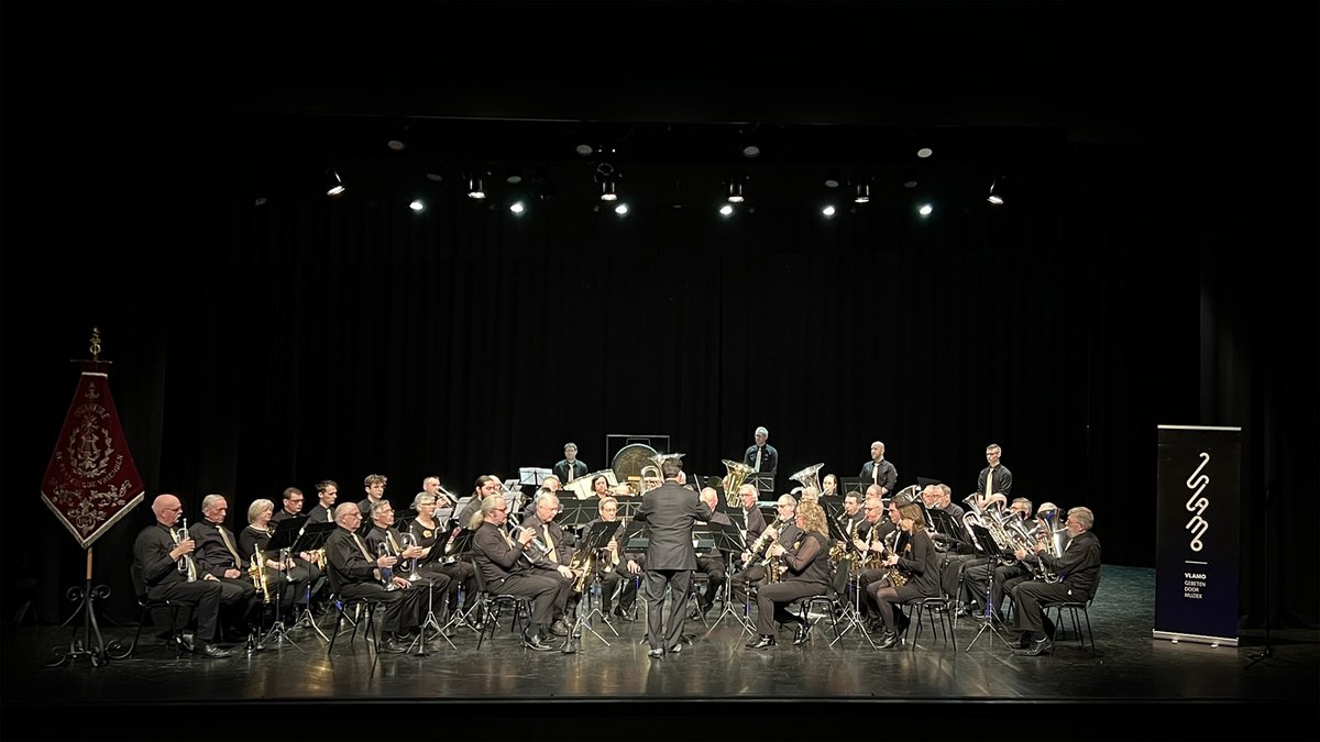 fanf1864's tweet photo. De fanfare van Overmere heeft geschiedenis geschreven vandaag.
Op weg naar haar 160ste verjaardag promoveerde vandaag onze Overmeerse Koninklijke fanfare ‘De Verenigde Vrienden’ naar eerste afdeling 'mét onderscheiding'.
#fanfareovermere #eersteafdeling #vlamo #promotie https://t.co/bO38bVSyTz