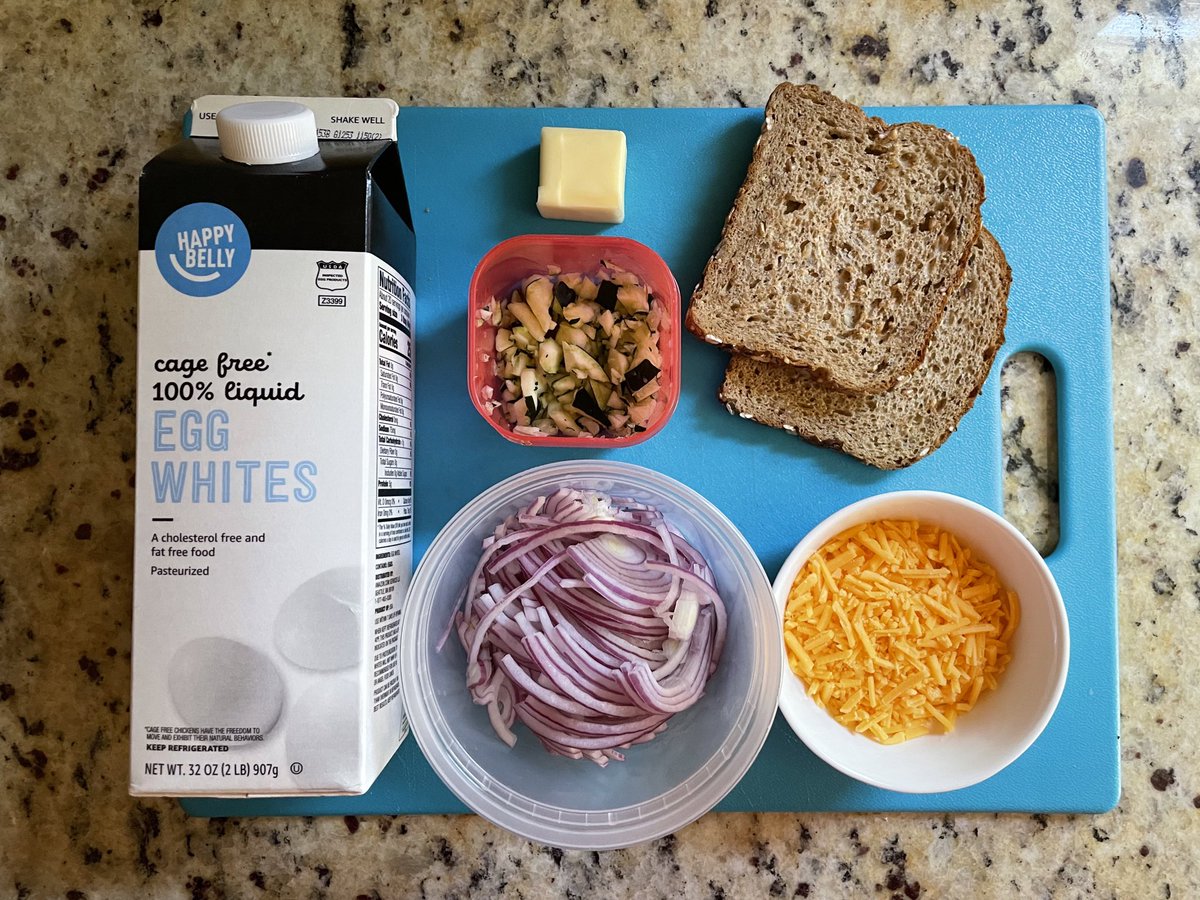 RealChefStove's tweet photo. Zucchini, red onion, cheddar egg whites over toasted @Daveskiller thin sliced bread - 21 whole grains and seeds (70cal/slice)
#breakfast #eggwhites #lowcal #lowcalrecipe #lowcalmeal #lowcalorierecipe #lowcaloriemeal https://t.co/8FHCaDBlyB
