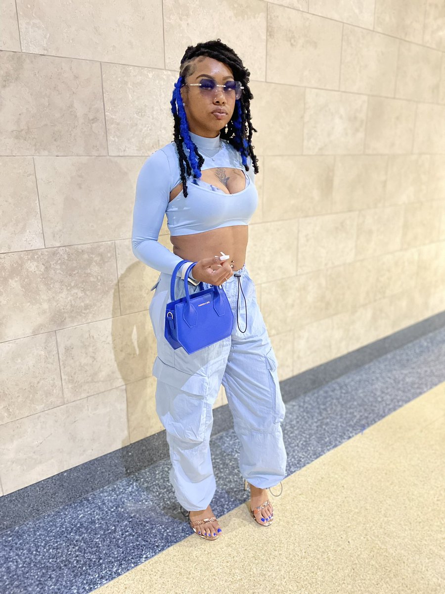 _Panntojaa's tweet photo. She barely ever poppin' outside, But when she do, tryna kill sum 🤤💙
#onebigpartytour #ColumbusOhio
#FutureConcert https://t.co/ro0e6Fvo62