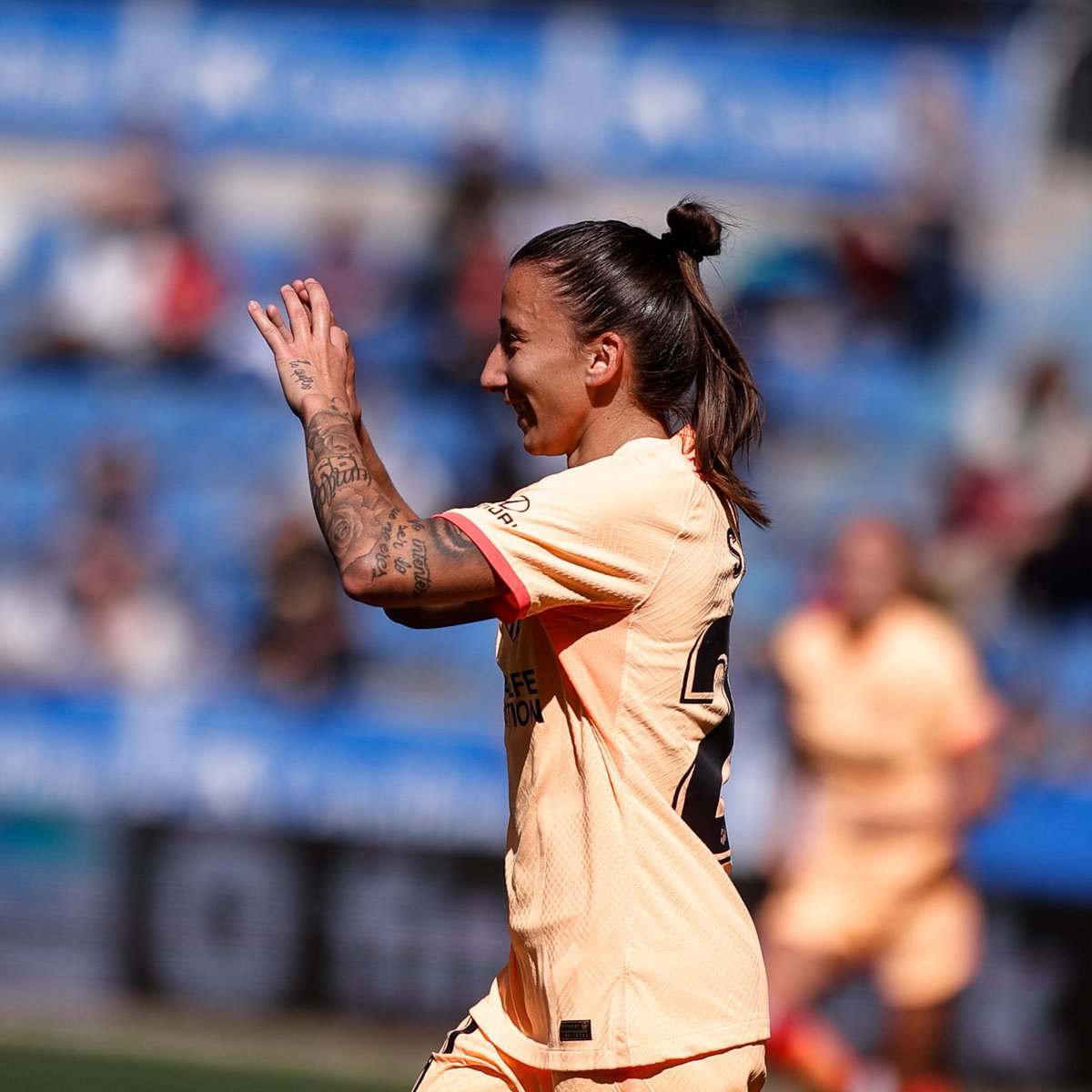 YA NO SE VE TAN NEGRA LA COSA
Victoria del @AtletiFemenino en Mendizarroza por 1-2 ante el @AlavesFem 
Goles de Sheila y Camila en propia meta.
Nos ponemos a 10 puntos del Madrid 
Desde que ha cogido el equipo Manolo Cano no conocemos la derrota.
#AlavesAtleti 
#twitteratleti