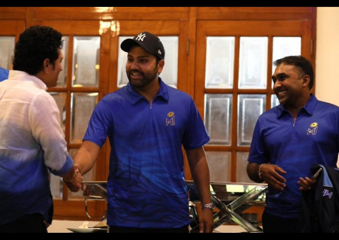 Kaygee4_5's tweet photo. An impromptu meet up between Rohit Sharma and Sachin Tendulkar has overshadowed some trio meet up which has been   hyped since weeks ! 

The Gods of Cricket ! https://t.co/ldEpPfiCBo