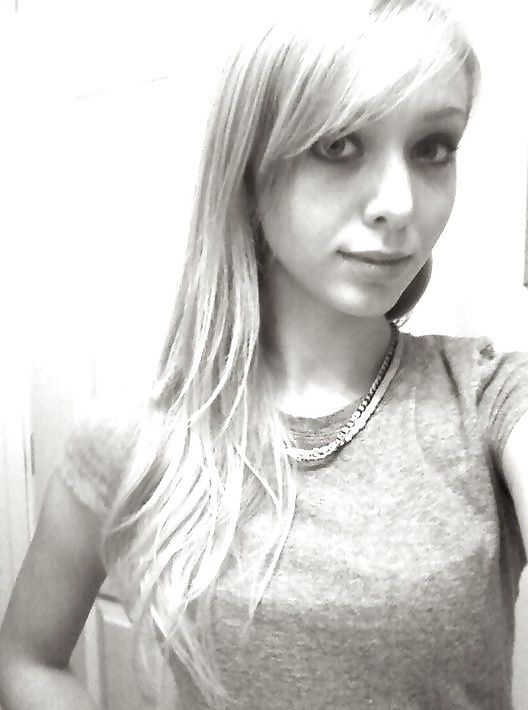 Blonde 19 ans tweet media