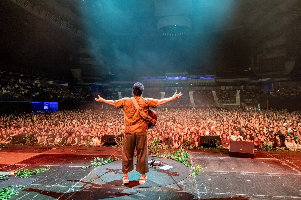 Lo de ayer fue como un sueño raro, uno de esos sueños psicodélicos que se apoderan de tu mente cuando tienes fiebre, y que cuando despiertas tienes la sensación de haberlo vivido de verdad.
