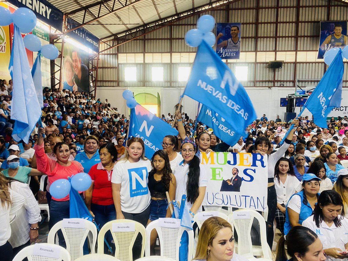 BrendaTurcios18's tweet photo. Las mujeres del departamento de Usulután presentes en la primera Asamblea, Mujeres corazón Cyan💙 sin duda alguna estamos del lado correcto de la historia. Tenemos al mejor presidente @nayibbukele quien le ha dado protagonismo a la mujer en política. https://t.co/YkKzBIJk9D