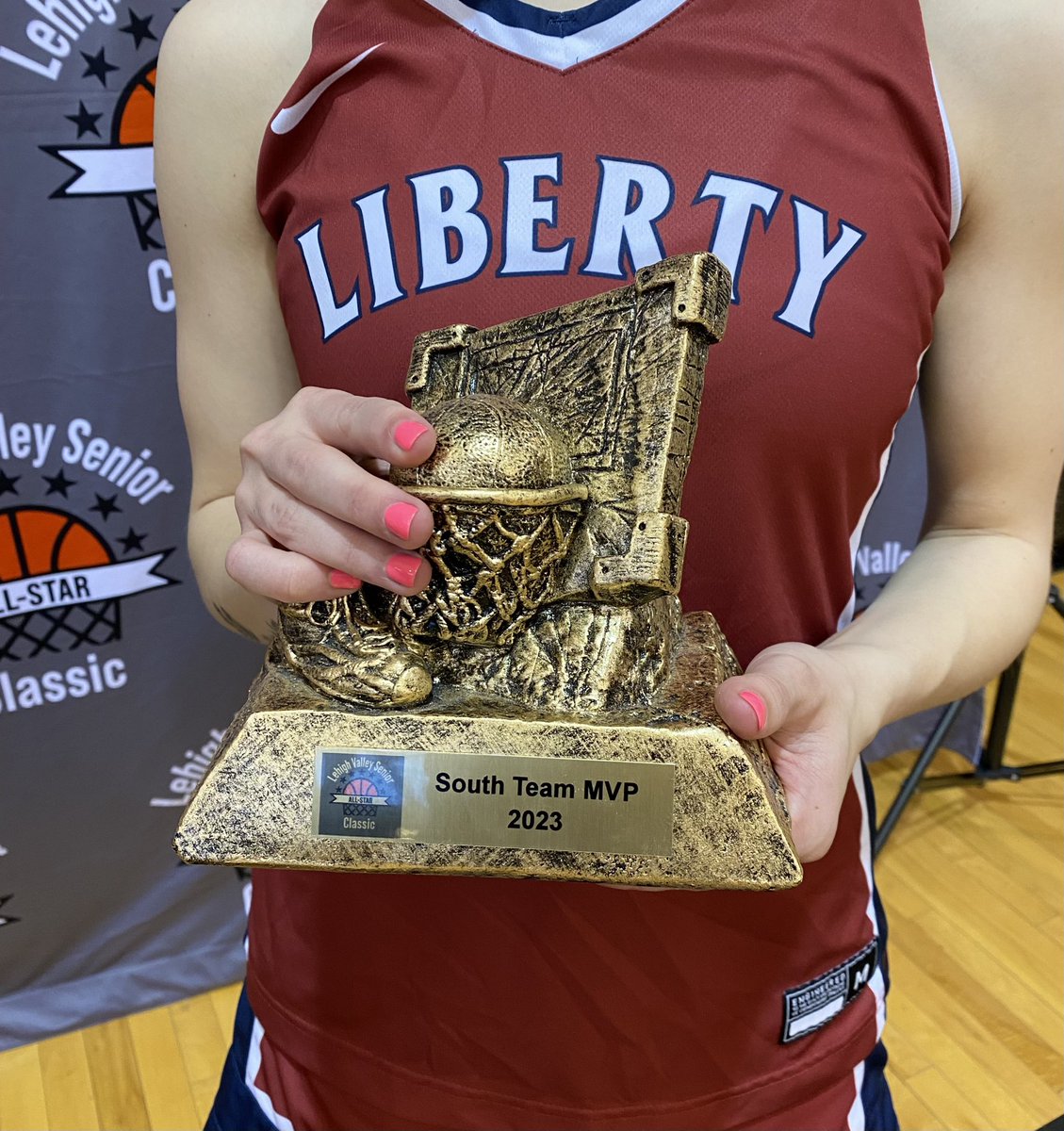 Last game in the red, white, and navy for our senior Lady Cane @laylaorth was awesome❗️

South All-Stars won 61-56, Layla had 17 points and won MVP‼️🏆🏀⛈️🌟 
#Hurricane4ever #FamiLy #GirlsHoopToo 

@lvsaclassic @LIBERTYATHCLUB @BethlehemAreaSD