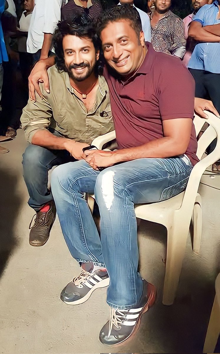 ActorSatyaDev's tweet photo. Happy birthday to the epitome of talent and versatility. Wish you great success and happiness. Thank you for being an inspiration dear Sir @prakashraaj https://t.co/vkX4VWCW4K