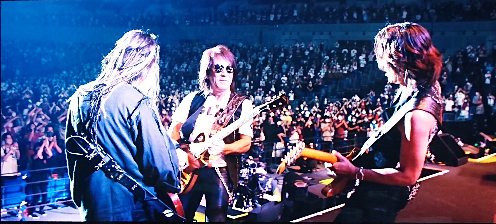 My Greatest Guitar HERO!
TAK MATSUMOTO!!
happy birthday!! 