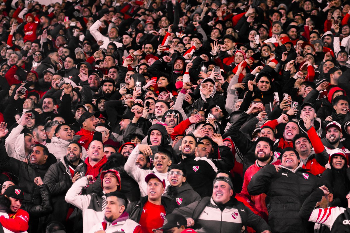 CAIPrimero's tweet photo. #DíaDelHinchadeIndependiente

Volveremos a ser lo que una vez fuimos.

Siempre para adelante ♥️. https://t.co/CziduC2KpO