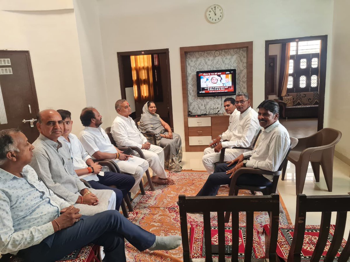 baheriasc's tweet photo. #भीलवाड़ा संसदीय क्षेत्र की #माण्डल विधानसभा के #करेड़ा ग्राम में कार्यकर्ताओं एवं ग्रामवासियों के साथ माननीय प्रधानमंत्री श्री नरेन्द्र मोदी जी के लोकप्रिय जनसंवाद कार्यक्रम #मन_की_बात का सीधा प्रसारण सुना गया।
#MannKiBaat #bhilwara #mandal #kareda https://t.co/EtL0rNiRtU