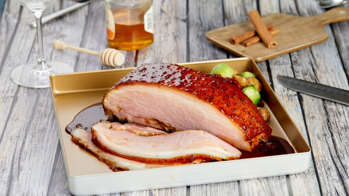 Add some extra zing to your #gammon by using <a href="/essentialcuisin/">Essential Cuisine</a> chermoula spice rub 🌶 Simply brush the #chermoula glaze over the gammon to add a firey kick to your dish 🔥 Like the look of what you see? 👀Find the full recipe here: hubs.ly/Q01CYTNR0 #EasterMenu