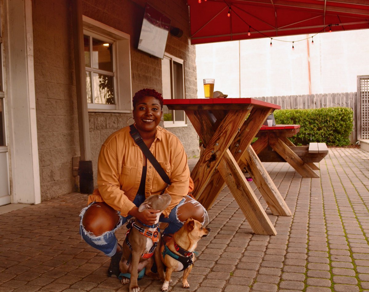 Happy Sunday Funday! Enjoy some brews and cocktails with your pups at the taproom 🐶🍻😎