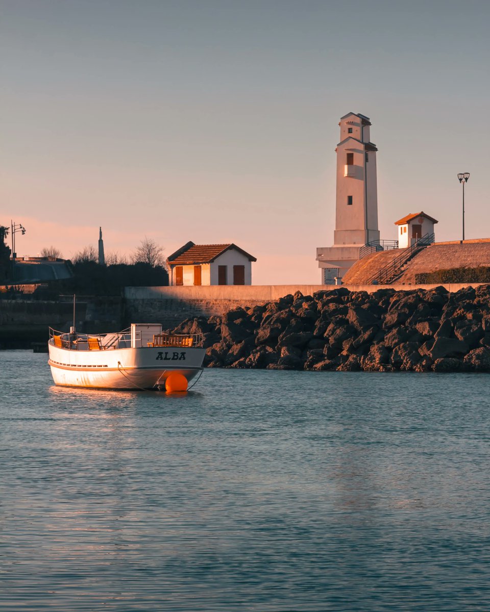 Ambiances de lever de soleil sur le port
.
.
.
#sunrisephotography #sunsetphotography #staycinematic #natureaesthetic #aesthetic #canonfr #cinematic #minimalist #vanconversion #vanlifeproject #vieenvan #lightroom #editing