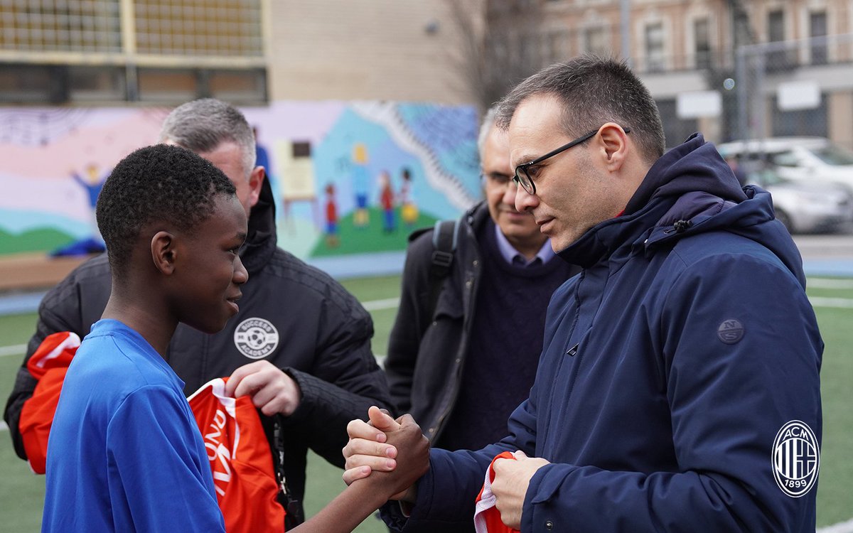 acmilan's tweet photo. #ACMilan &amp; Fondazione Milan 🤝 @SuccessCharter 🇺🇸🇮🇹 
Partnership renewed: Football has no borders ❤🖤

#SempreMilan https://t.co/CrzrbhAYoT