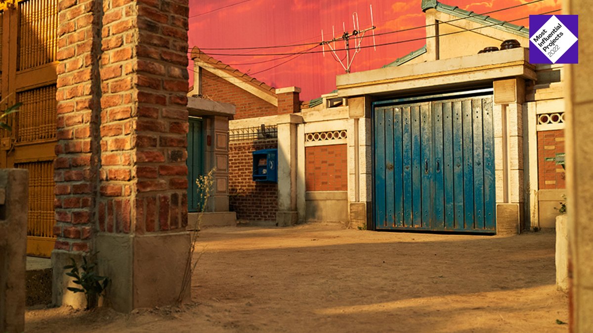 PMInstitute's tweet image. The secret behind the success of @netflix thriller @squidgame? An unpredictable, can’t-look-away plotline—complemented by a candy-colored, nostalgia-fueled #SetDesign. Get a backstage peek at number 36 on our #MIP2022 list: ow.ly/WvSf50Nqnpc #SquidGame #design #pmot